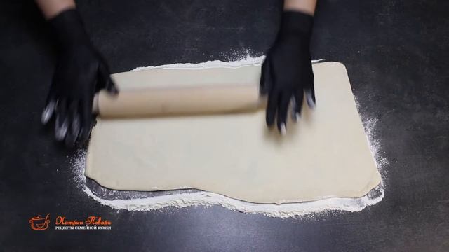 ХРУСТЯЩИЕ РОГАЛИКИ с сухофруктами. Рецепт рогаликов из слоеного теста смотреть онлайн