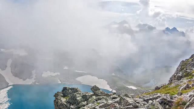 Вид на оз.Кратерное и г.Пшиш. Архыз, лето 2016г (таймлапс) смотреть онлайн