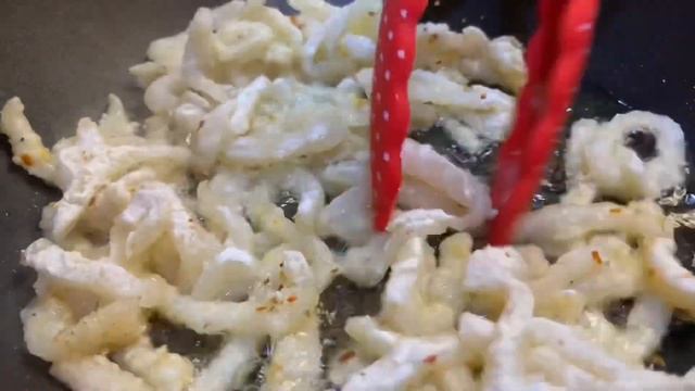 Салат с кальмарами во фритюре смотреть онлайн