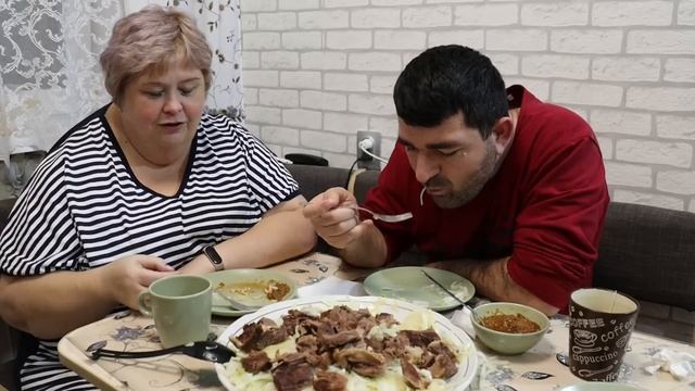 Ужинаем всей семьёй вкусным бешбармаком который нравится нам. смотреть онлайн