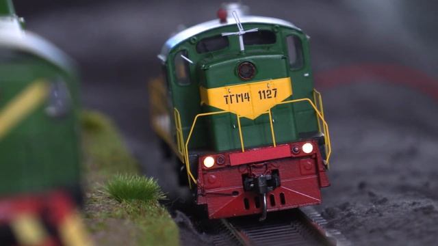 Модель маневрового тепловоза ТГМ4-1127 в работе / Железная дорога в моделях / смотреть онлайн
