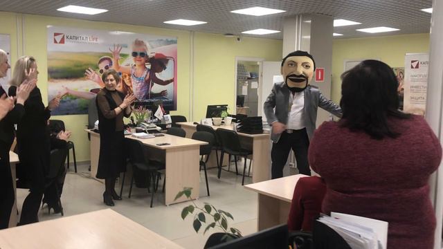 Поздравление девушек Капитал Лайф (ракурс 2) смотреть онлайн