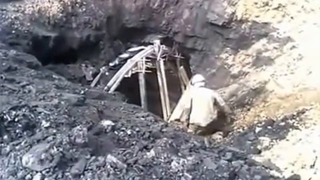 Экскаватор выкопал шахтеров в Кузбассе
