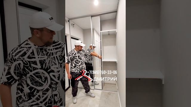 2023.10.18 сделали встроенный в нишу шкаф-купе с современными зеркальными раздвижными дверями. смотреть онлайн