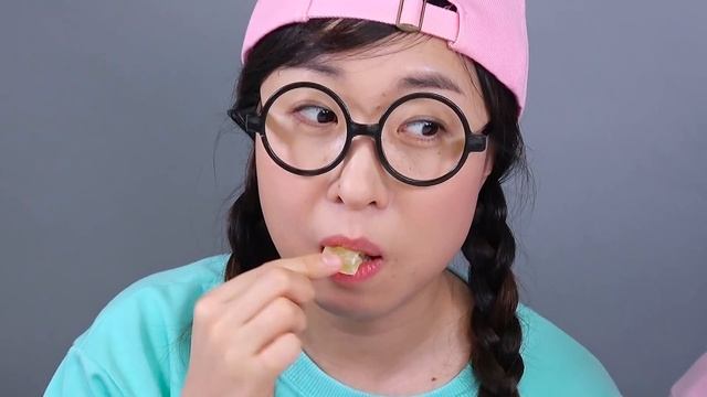 DONA Mukbang Yellow Food NIK-L-NIPS, Jelly Noodles Dessert смотреть онлайн
