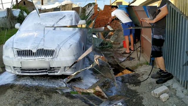 Моем Skoda Octavia минимойкой керхер К7 Premium. смотреть онлайн