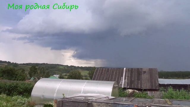 Гроза прошла стороной, зря испугались. А как сверкала молния! А как гремел гром! смотреть онлайн