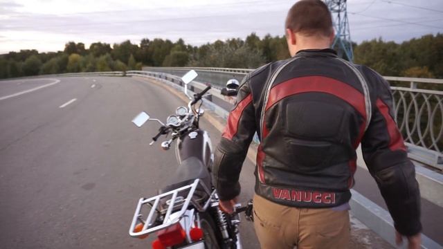 Бешеный SыRock! Yamaha SR400 корч edition смотреть онлайн