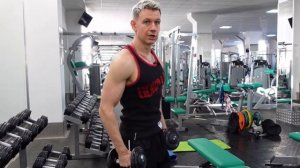 Разведение гантелей в стороны (махи с гантелями на среднюю дельту)