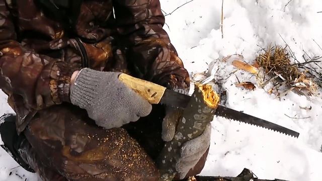 Добыча огня трением в зимнем лесу смотреть онлайн