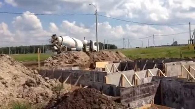 Приехал автобетоносмеситель на объект, БетонБаза смотреть онлайн