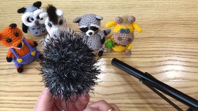 Мини зоопарк. Вязаный жирафик, слоник, сова, енот, павлин, ворона. смотреть онлайн