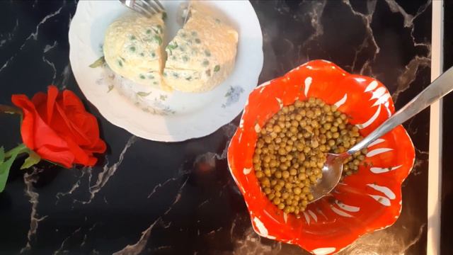 САМЫЙ СОЧНЫЙ ОМЛЕТ, ДВА ВАРИАНТА один С ГРИБАМИ И ГОРОШКОМ второй С ЗЕЛЕНЫМ ГОРОШКОМ И ПОМИДОРАМИ смотреть онлайн