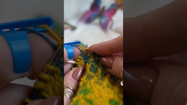 Как вязать жаккард с наперстком//How do you use a knitting thimble for colorwork?