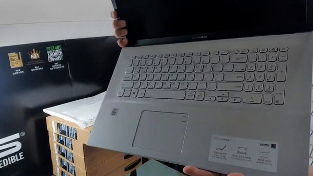 17.3인치 ASUS 인텔 70만원대 비보북 ASUS X712FA-AU681 단독입고? смотреть онлайн