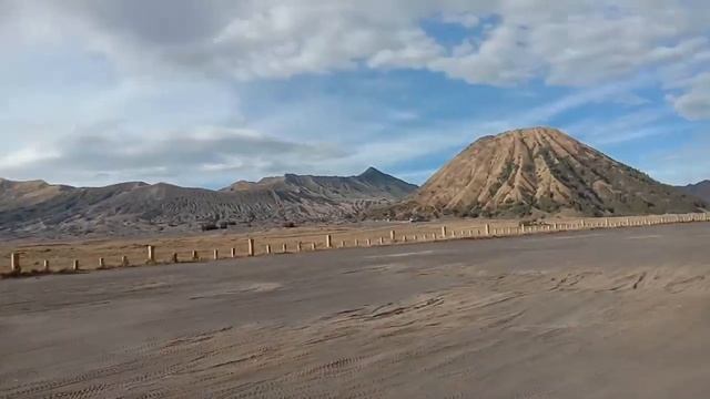 Mount Bromo Active Volcano | Amazing Places to Travel in Indonesia | East Java | Travel Minutes #1 смотреть онлайн