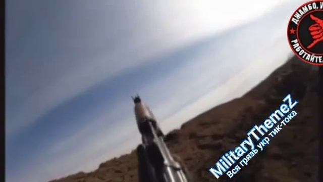 На этом видео украинские военные пытаются сбить из стрелкового вооружения барражирующий боеприпас ти смотреть онлайн