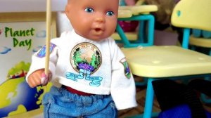 ЖИРНАЯ ДВОЙКА ПО ГЕОГРАФИИ?? Катя и Макс семейка веселая ШКОЛА куклы Барби истории ДаринелкА ТВ