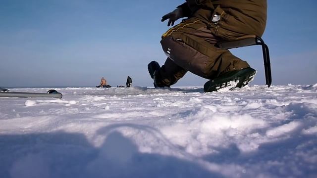 Открытие сезона на Ужиных / Volga ice fishing смотреть онлайн