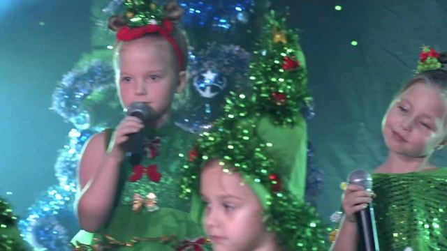 Маленькой Елочки Холодно Зимой - группа New Baby1 смотреть онлайн