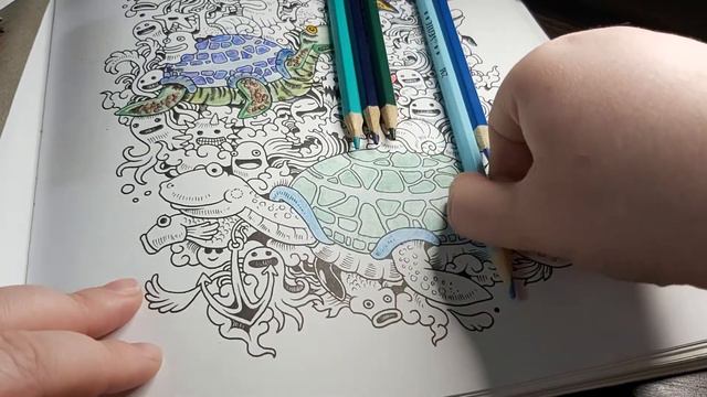 ASMR - Расскрашиваю черепашку в раскраске "DOODLE INVASTION" Зиффлин,Керби Росэйнс - жвачка,болталк смотреть онлайн