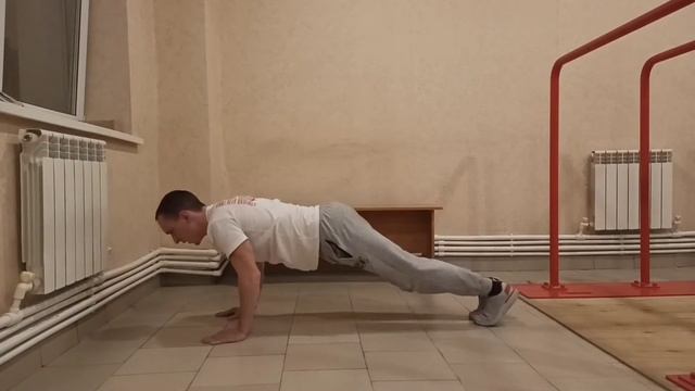Новый рекорд | Отжимания от пола, руки вдоль тела - 71 раз смотреть онлайн