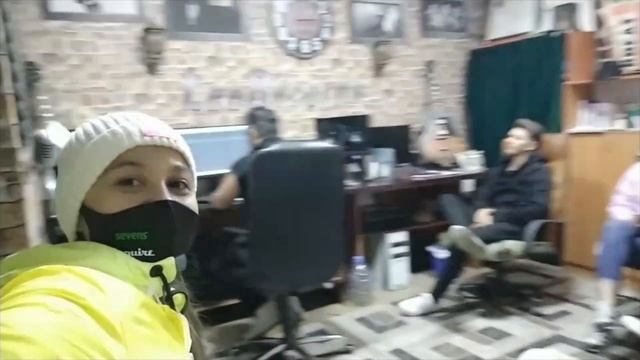 Школа Радио / Артисто / В конце песня / Крутится Вертится Шар Голубой под гитару смотреть онлайн