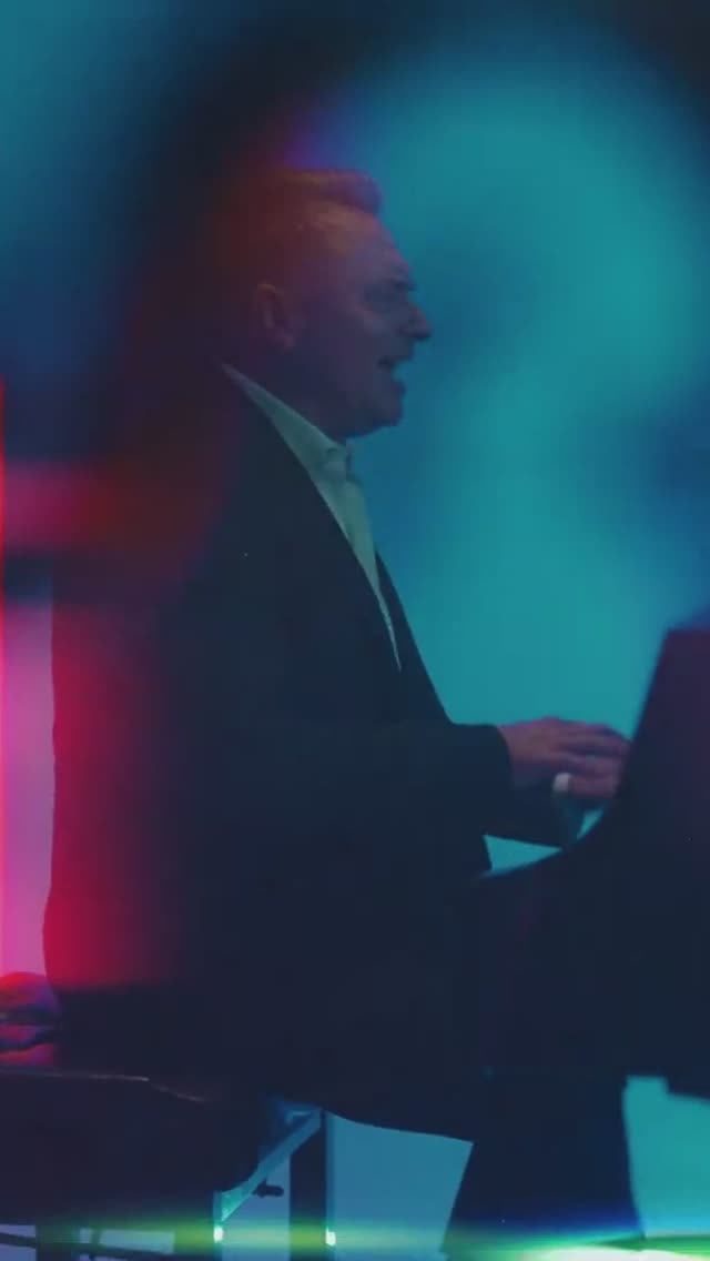 Не хлопайте дверью. Пронзительная песня на стихи Танича #добронравов #песнягода #shorts смотреть онлайн