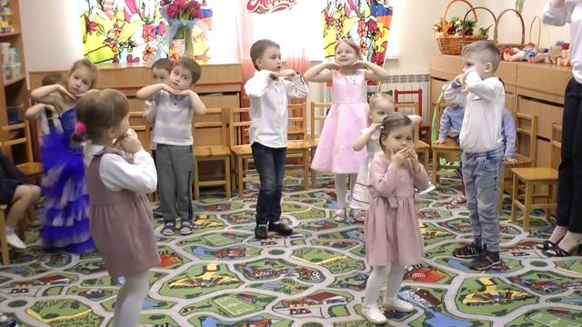 Танец полька и финал праздника.(Детский центр "Ручеёк"_средняя группа). смотреть онлайн