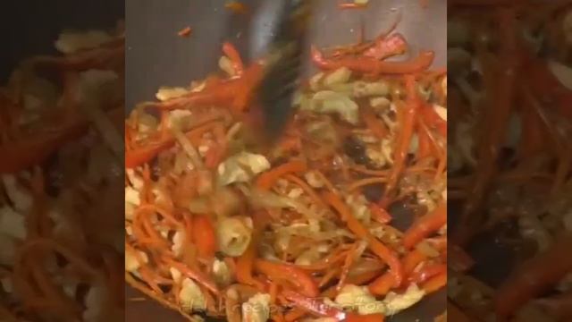 ФУНЧОЗА с курицей и овощами смотреть онлайн