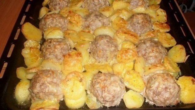 МЯСНЫЕ ЁЖИКИ С КАРТОШКОЙ ПОД СЫРОМ РЕЦЕПТ ПРИГОТУВАННЯ В ОПИСАХ смотреть онлайн