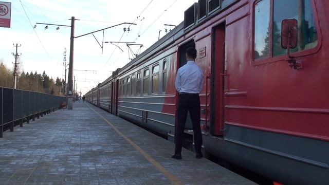 Электропоезд ЭД4М-272 с сообщением Москва-Сергиев Посад на о.п Калистово смотреть онлайн