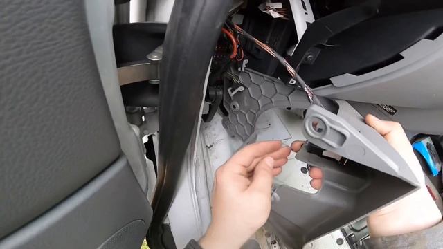 How To Remove A Fuse Panel and a BCM Body Control Module From a 2012 Mercedes Sprinter смотреть онлайн