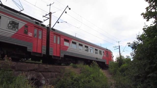 ЭТ2М-136 у входного светофора станции Приозерск Ок ж.д. смотреть онлайн