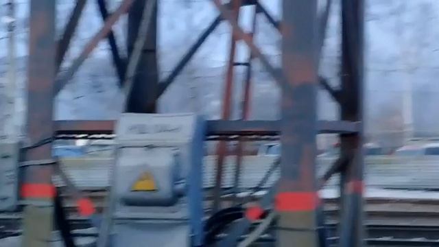 Строители тушат купол строящегося рынка в Южно-Сахалинске смотреть онлайн