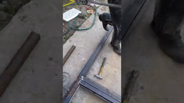 комбинируем кованые элементы на ворота из профлиста смотреть онлайн