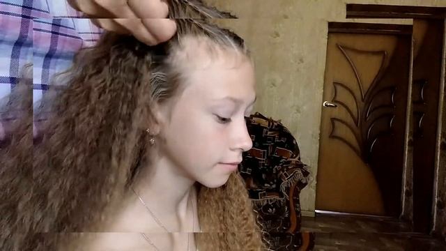 Очень лёгкая и красивая причёска для девочек. смотреть онлайн
