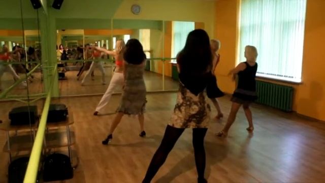 Румба. Средняя группа по латине-соло. тренер Татьяна Лукьянова. Фитнес-клуб "Нон-Стоп" смотреть онлайн