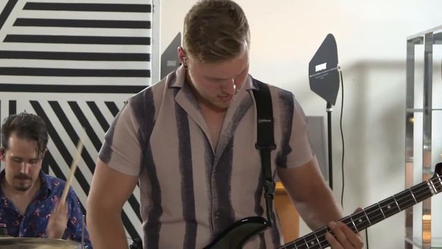 Marina City "Addicted Live" смотреть онлайн