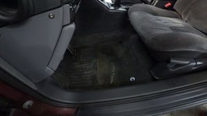 Как быстро и легко убрать белые пятна, белый налет, соляные следы на ковролине и ковриках в авто !!