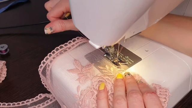 Как ПРАВИЛЬНО пришить кружево к трикотажной тунике своими руками. Без оверлока. смотреть онлайн