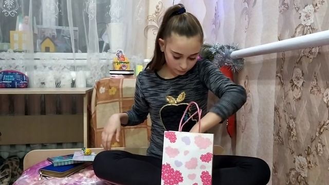 Снова открываю подарок от лп♥️. В подарке фитнес браслет??? смотреть онлайн