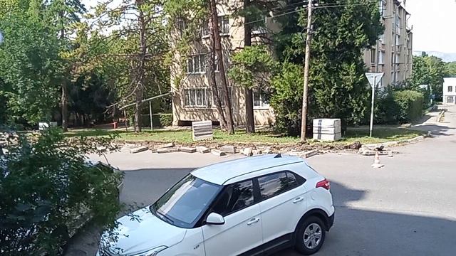 Благоустройство по-Кисловодски! Спилен сквер!  Хорошие бордюры меняем на очень хорошие! июль-2024 г.