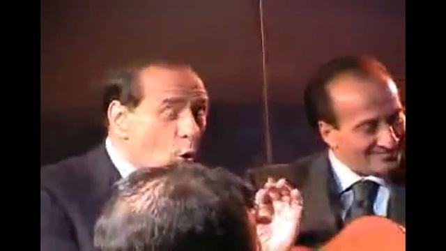Singing Silvio Berlusconi смотреть онлайн