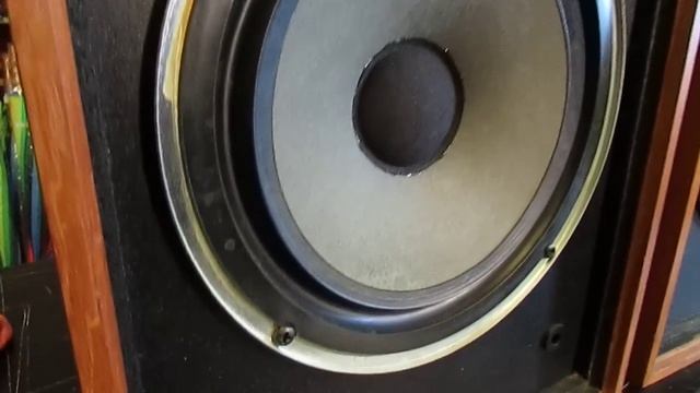 Vintage Wharfedale Linton 3XP Main / Stereo LoudSpeakers 1974/75