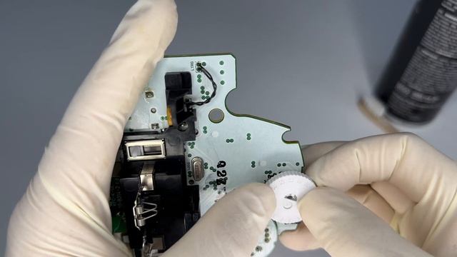 ASMR Repair: Saving a Gamecube Wavebird from the Trash! смотреть онлайн