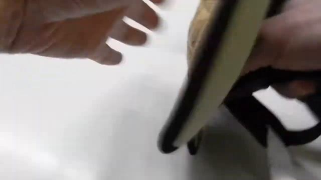 Регулировка пряжек на амуниции для инвалидных колясок для собак