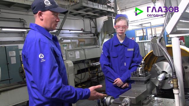 ХОРОШЕЕ НАЧАЛО ТРУДОВОЙ ЖИЗНИ смотреть онлайн