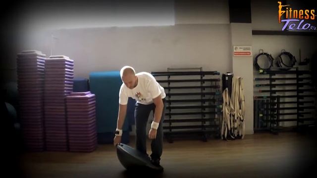 ПРИСЕДАНИЯ НА ПОЛУСФЕРЕ BOSU // упражнения для тренажерного зала смотреть онлайн