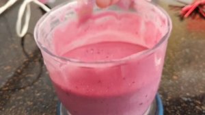 Смузи на молоке в блендере с черной смородиной - 2 варианта